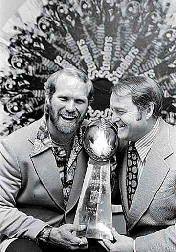 Terry Bradshaw and Chuck Noll with the Lombardi Trophy following a victory parade through downtown Pittsburgh in January 1975. (AP)